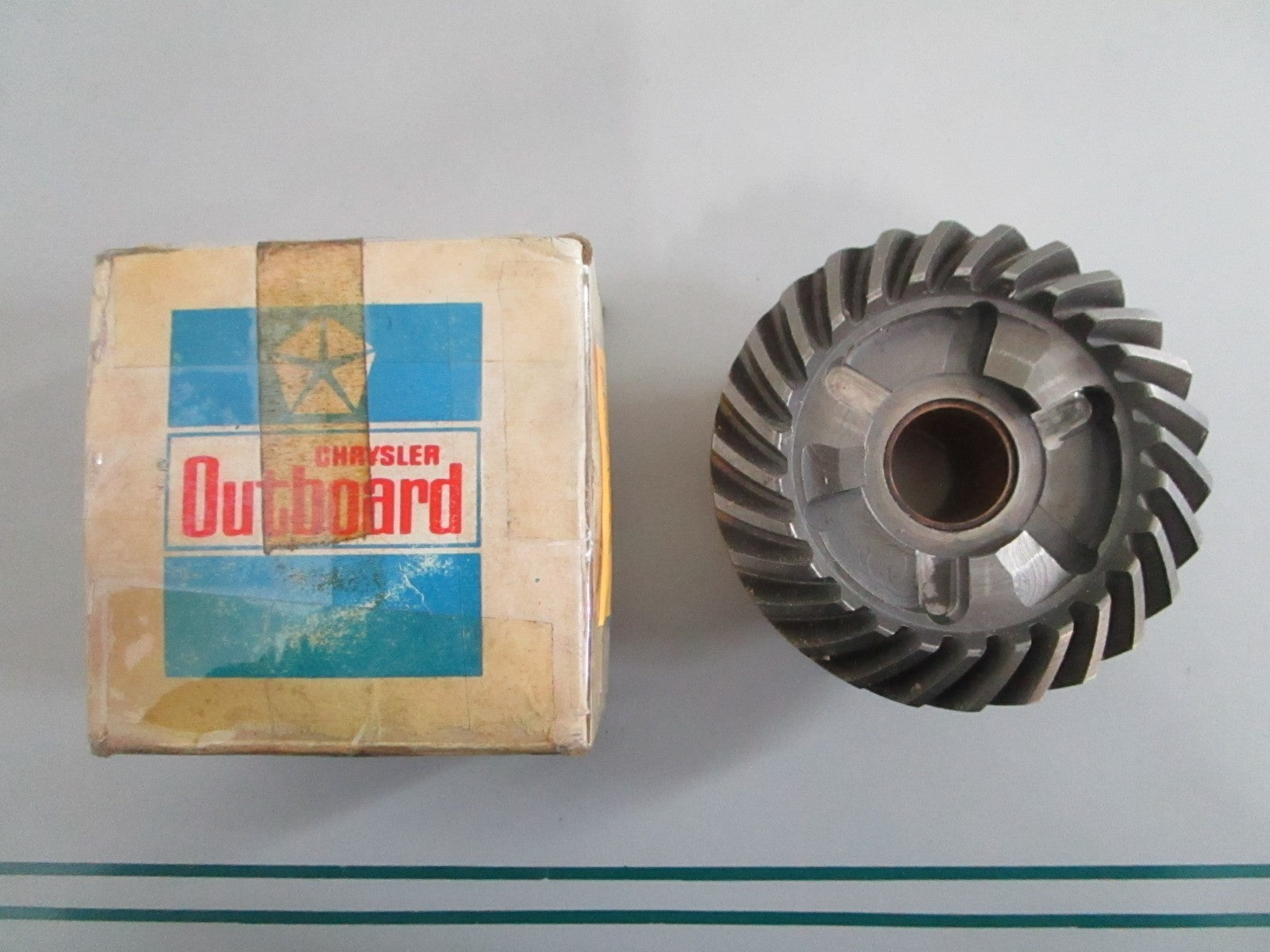 NEW OEM AA321023 Mercury Force 26T Front Gear 0820