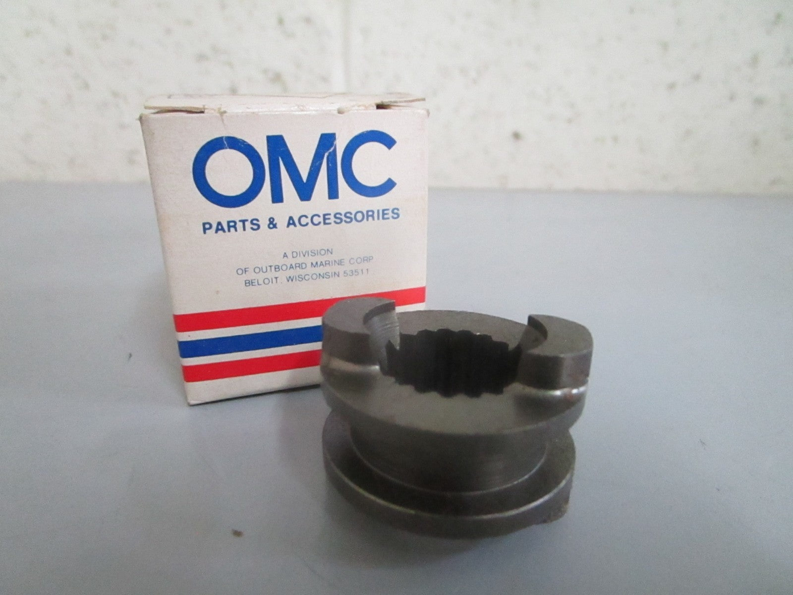 *NEW OEM* 0820 OMC Johnson Evinrude Clutch Dog 325013 0325013