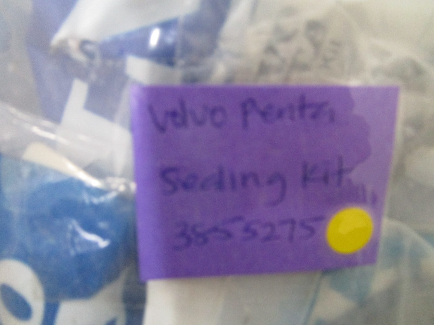 *NEW OEM* 0810 Volvo Penta Lower Sealing Kit 3855275