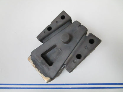 *NEW OEM* 0720 OMC Johnson Evinrude Lower Rubber Mount 5007410