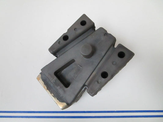 *NEW OEM* 0720 OMC Johnson Evinrude Lower Rubber Mount 5007410