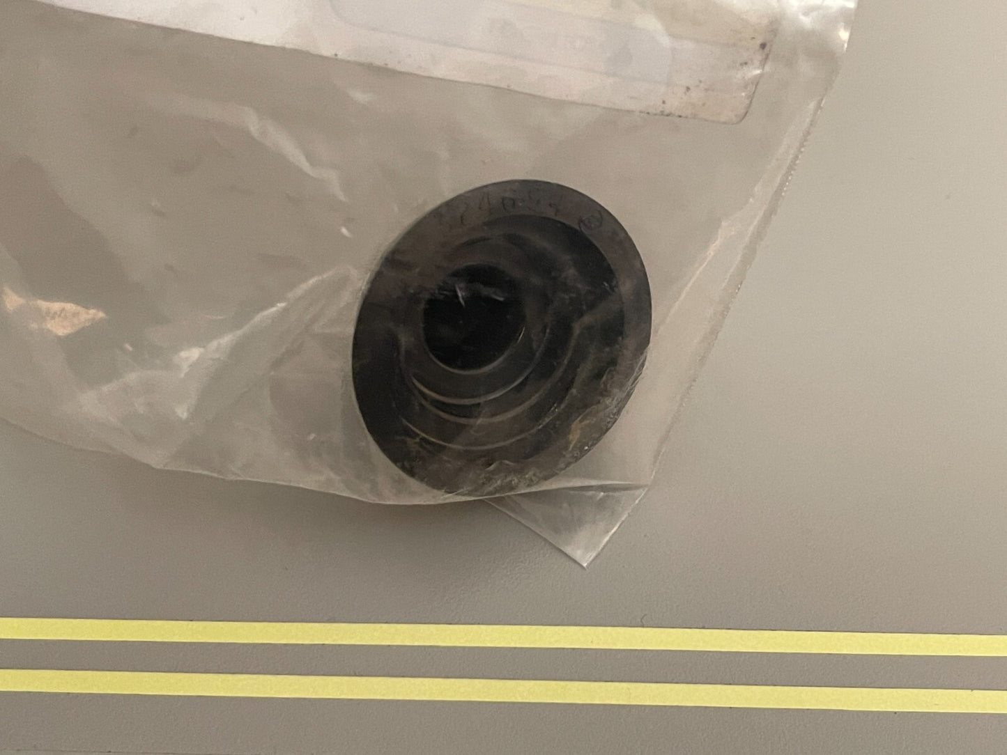 *NEW OEM* 0810 OMC Johnson Evinrude Prop Shaft Cap 324694 0324694