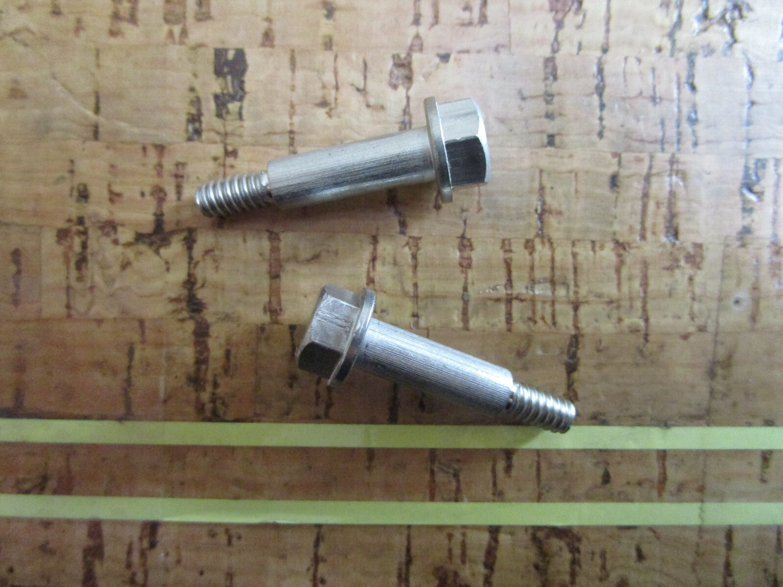 *NEW OEM* (LOT OF 2) 0750 OMC Johnson Evinrude ANCHOR BLOCK SCREW 332638 0332638