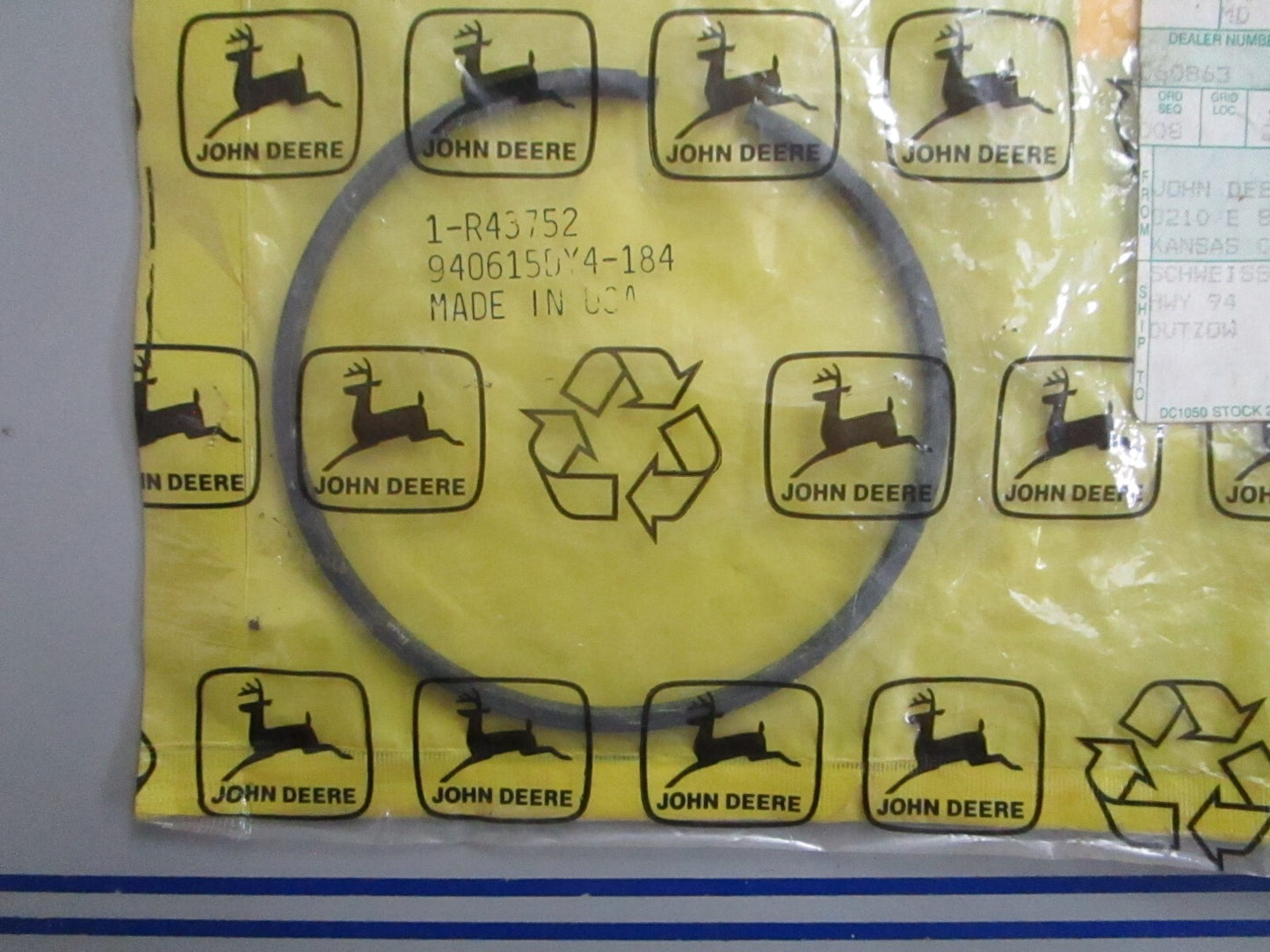 *NEW OEM* 0820 John Deere Ring R43752
