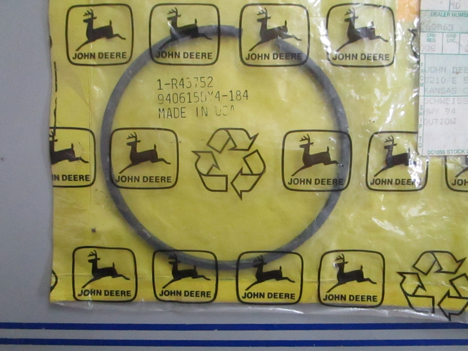 *NEW OEM* 0820 John Deere Ring R43752