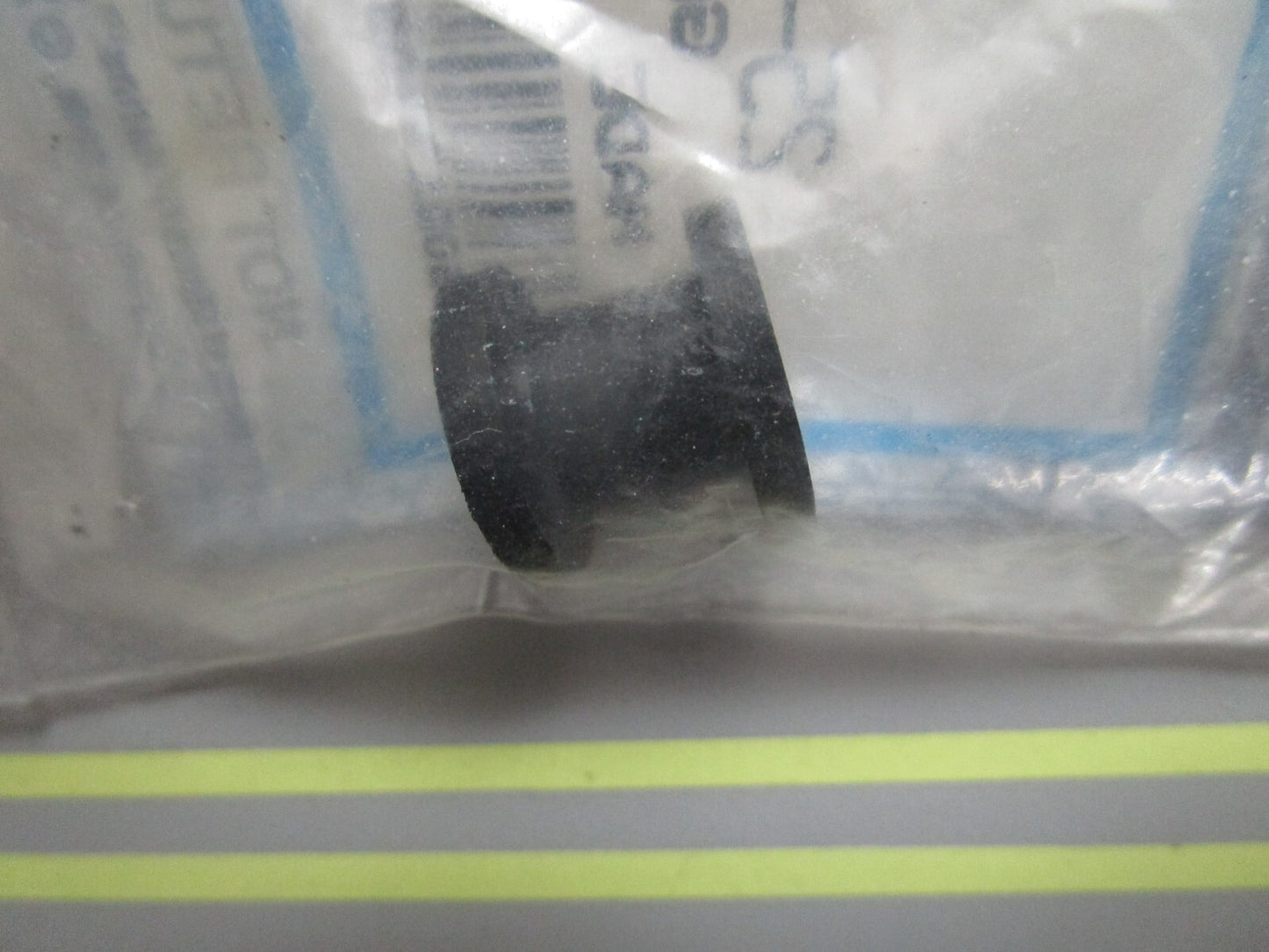 *NEW OEM* 0810 Mercury Quicksilver Grommet 25-857101