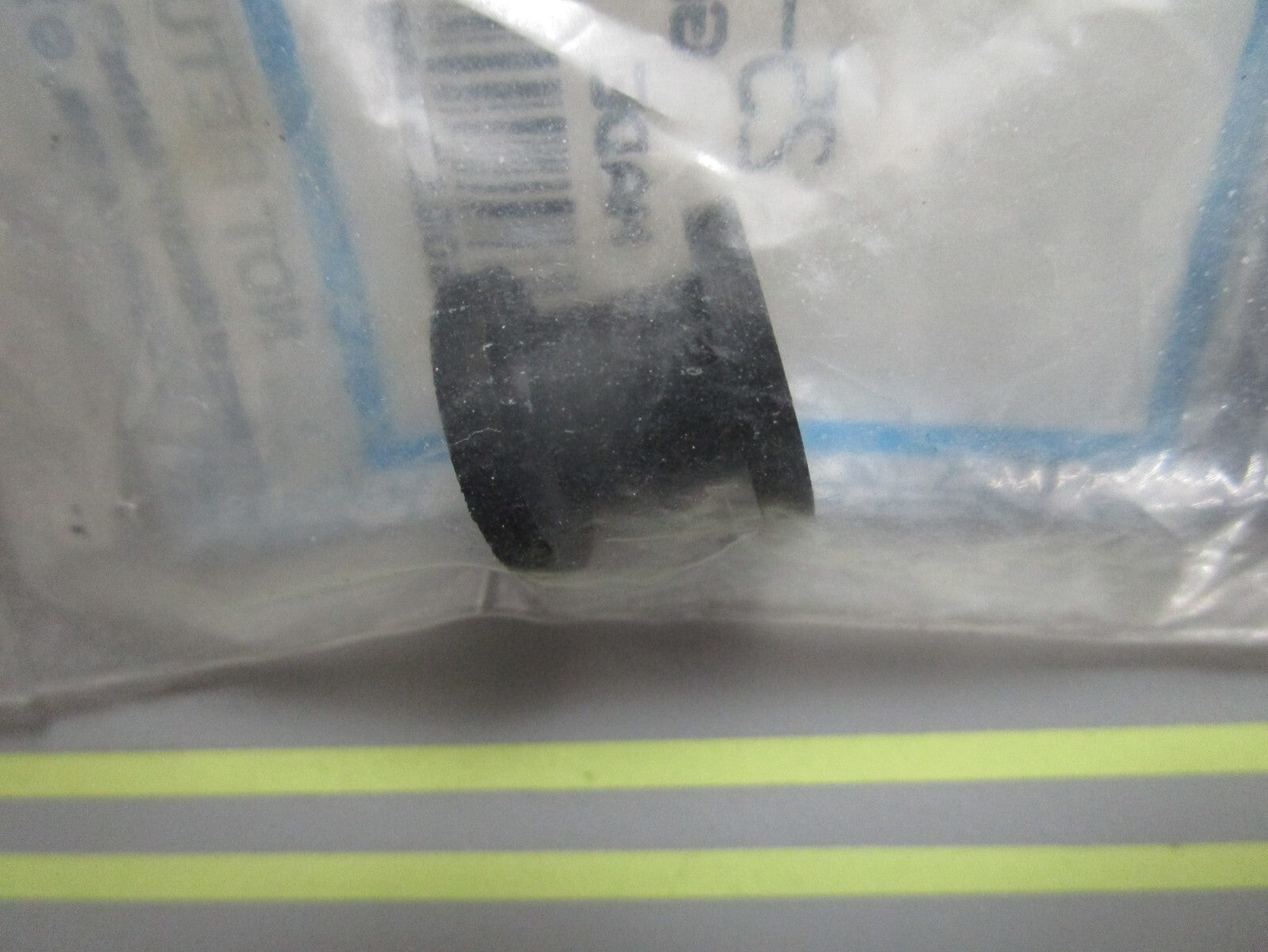 *NEW OEM* 0810 Mercury Quicksilver Grommet 25-857101