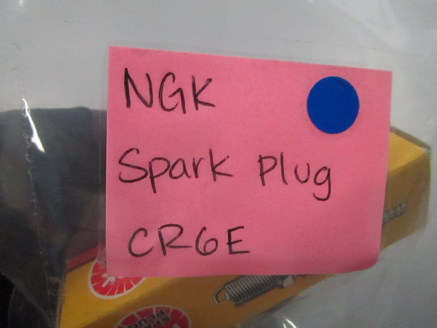 *NEW* 0810 NGK Spark Plug CR6E