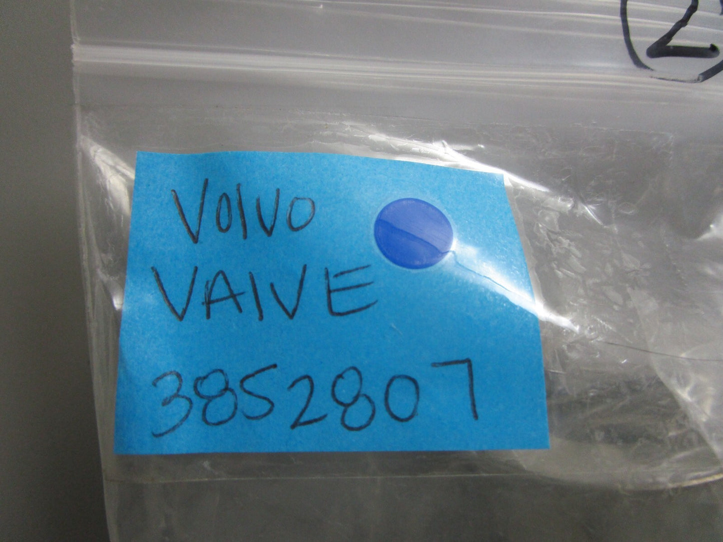 *NEW OEM* 0810 Volvo Penta Valve 3852807