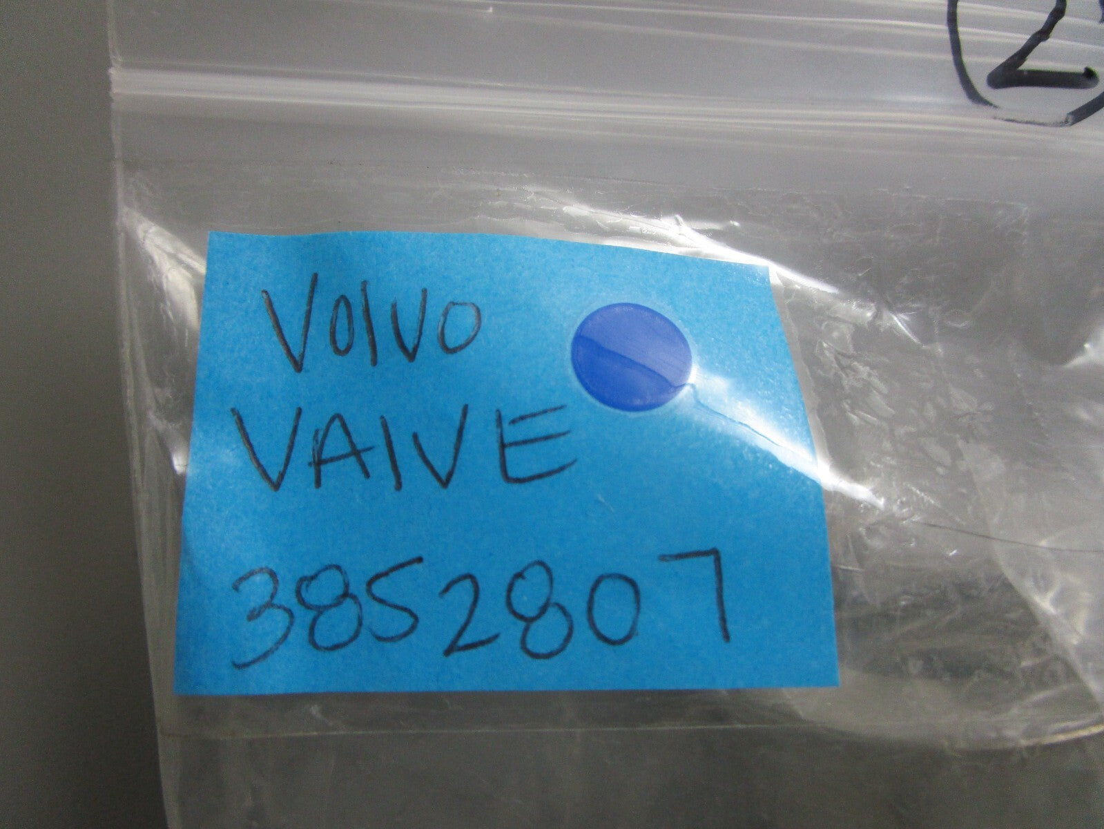 *NEW OEM* 0810 Volvo Penta Valve 3852807