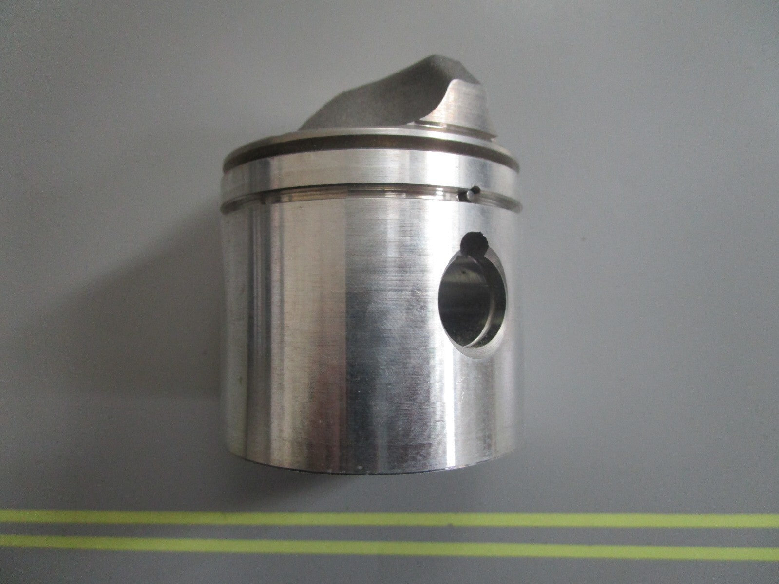 *NEW OEM* 0810 OMC Johnson Evinrude Piston 397487 0397487