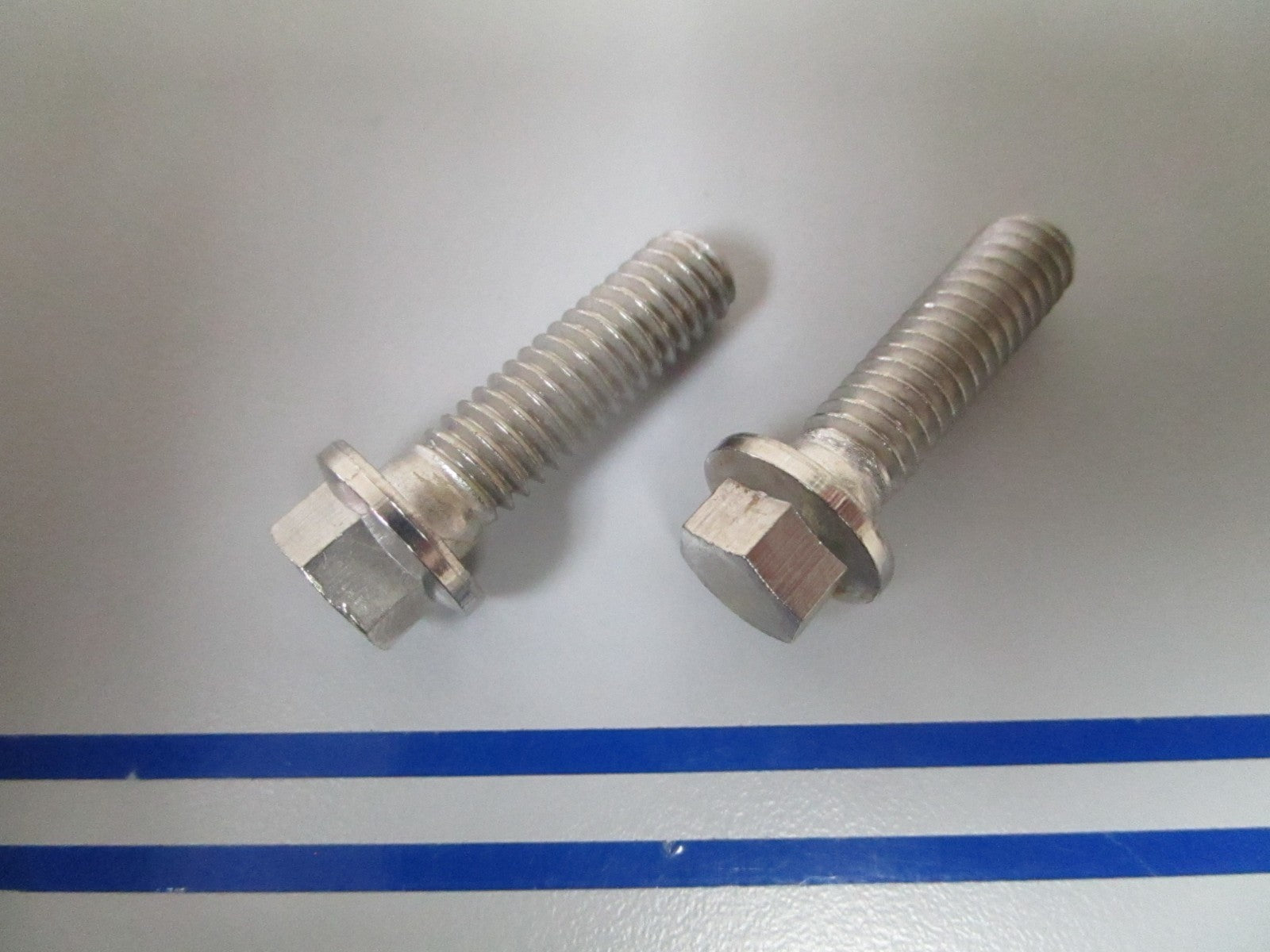 NEW OEM (LOT OF 2) 123018 0123018 OMC Johnson Evinrude Screw 0810