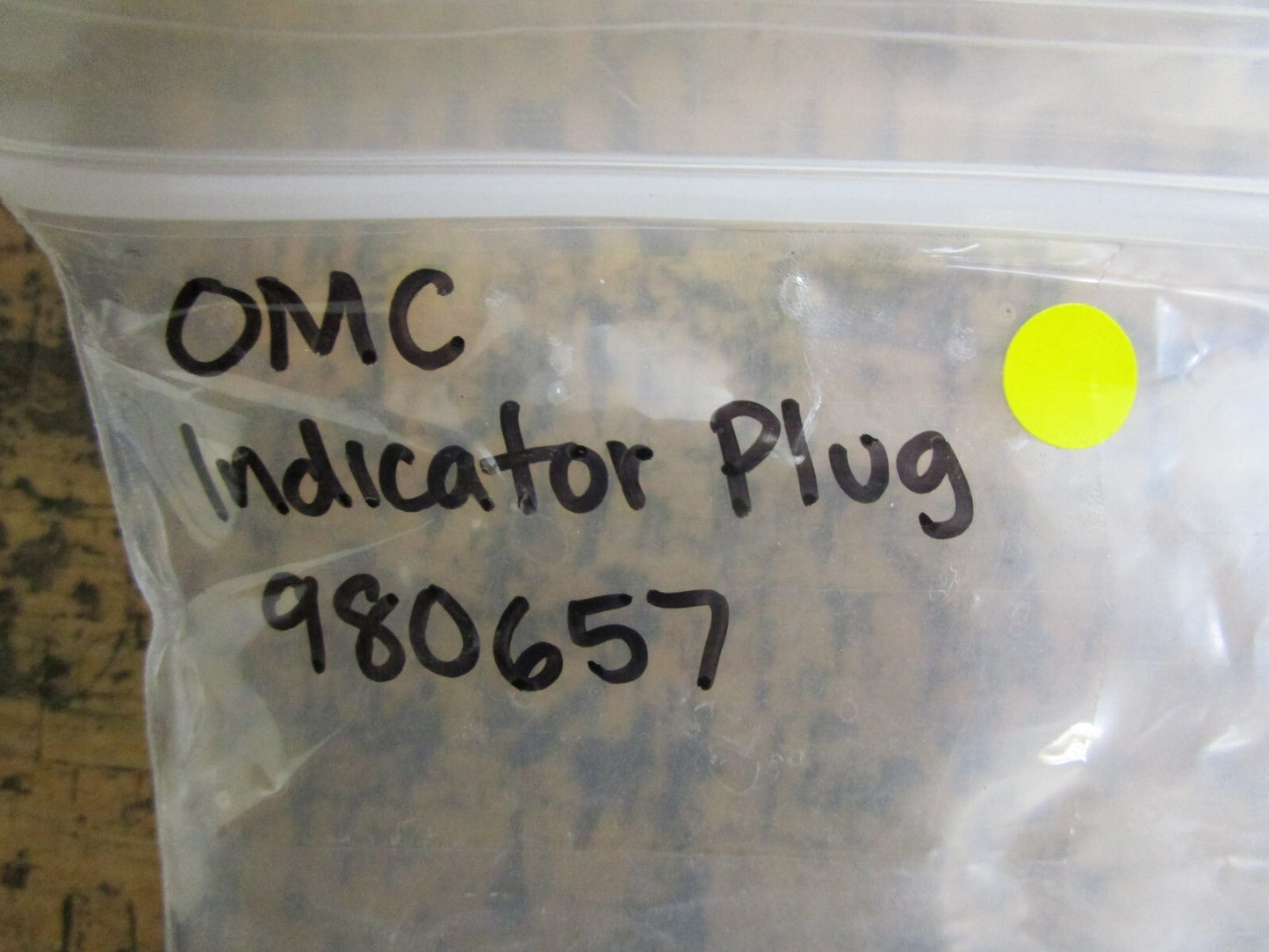 *NEW OEM* 0810 OMC Johnson Evinrude Indicator Plug 980657 0980657