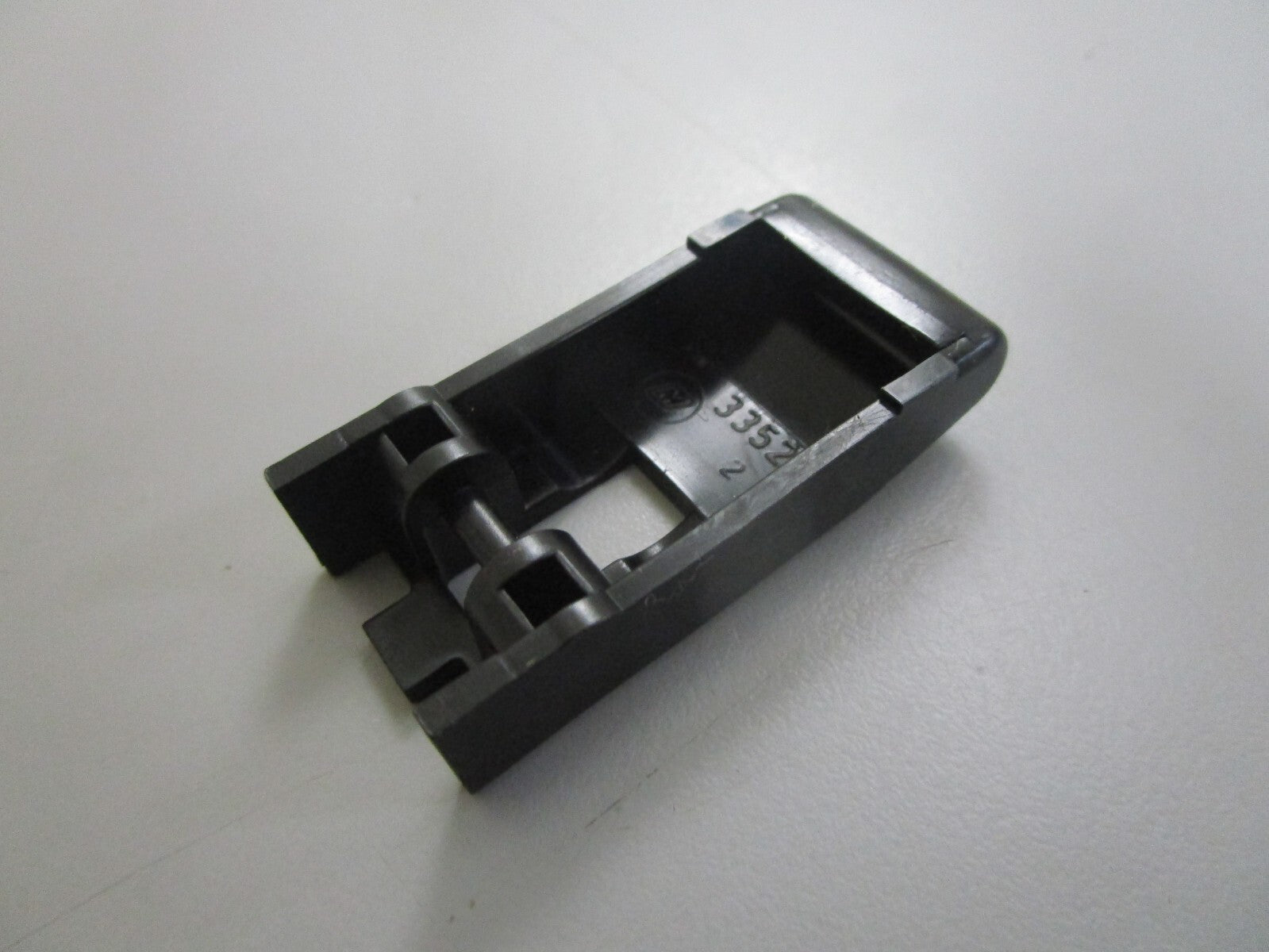 *NEW OEM* 0820 OMC Johnson Evinrude Cowl Latch 335207 0335207