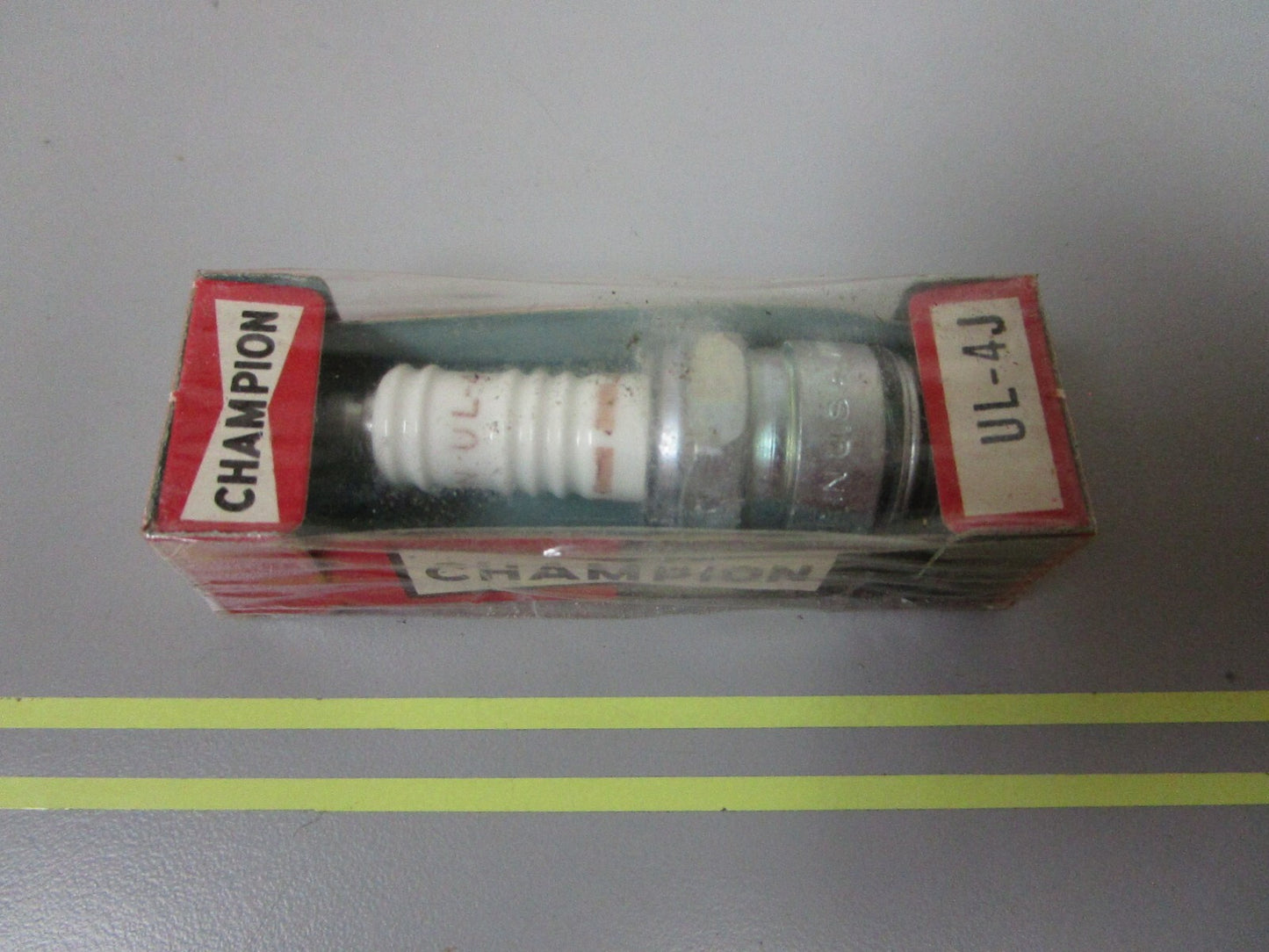 *NEW* 0810 Champion Spark Plug UL-4J