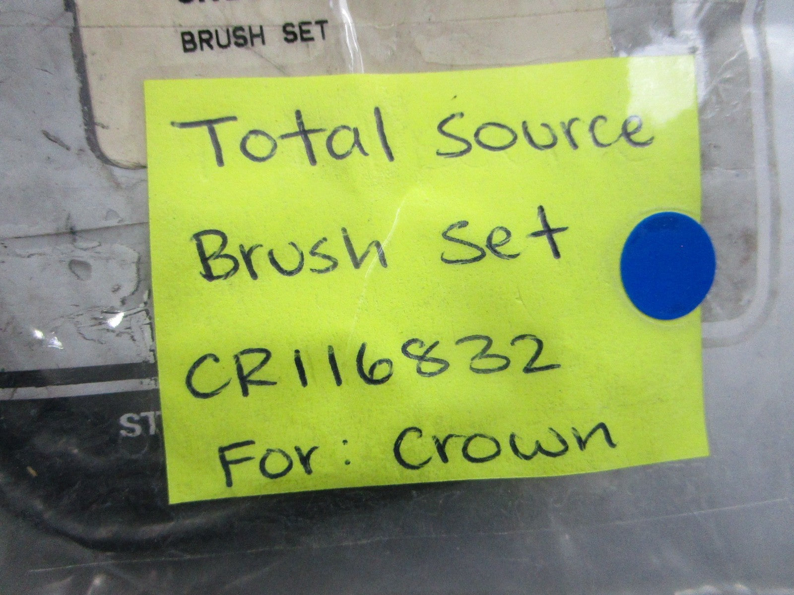 NEW CR116832 For: Crown Total Source Brush Set 0810