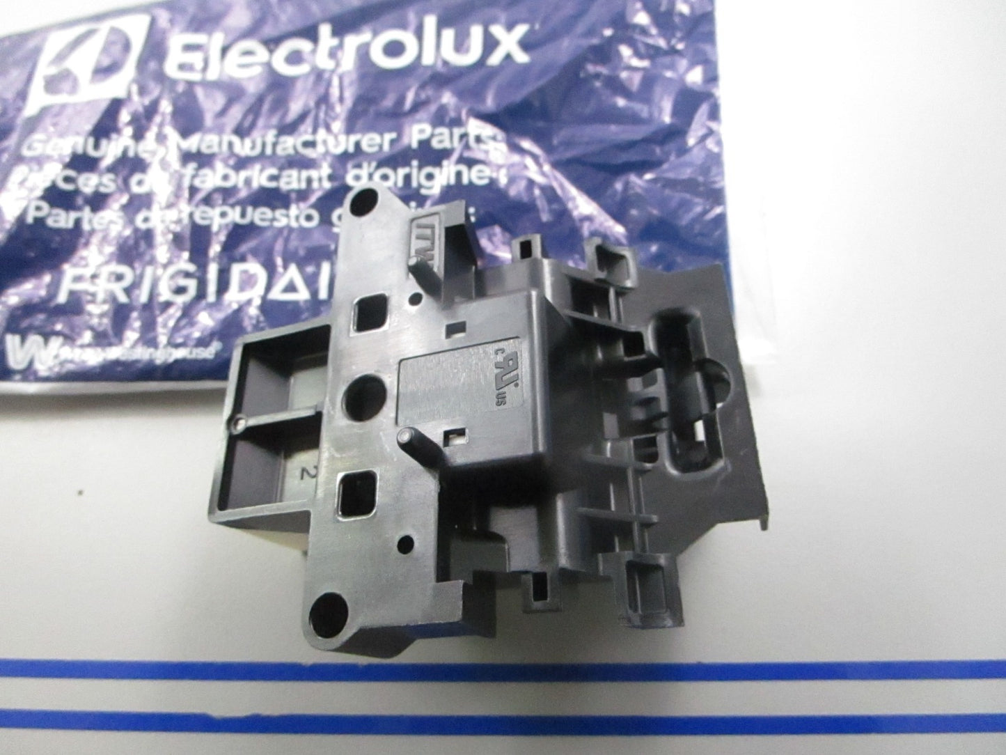 *NEW OEM* 0810 Electrolux Door Latch Assembly 5304516818
