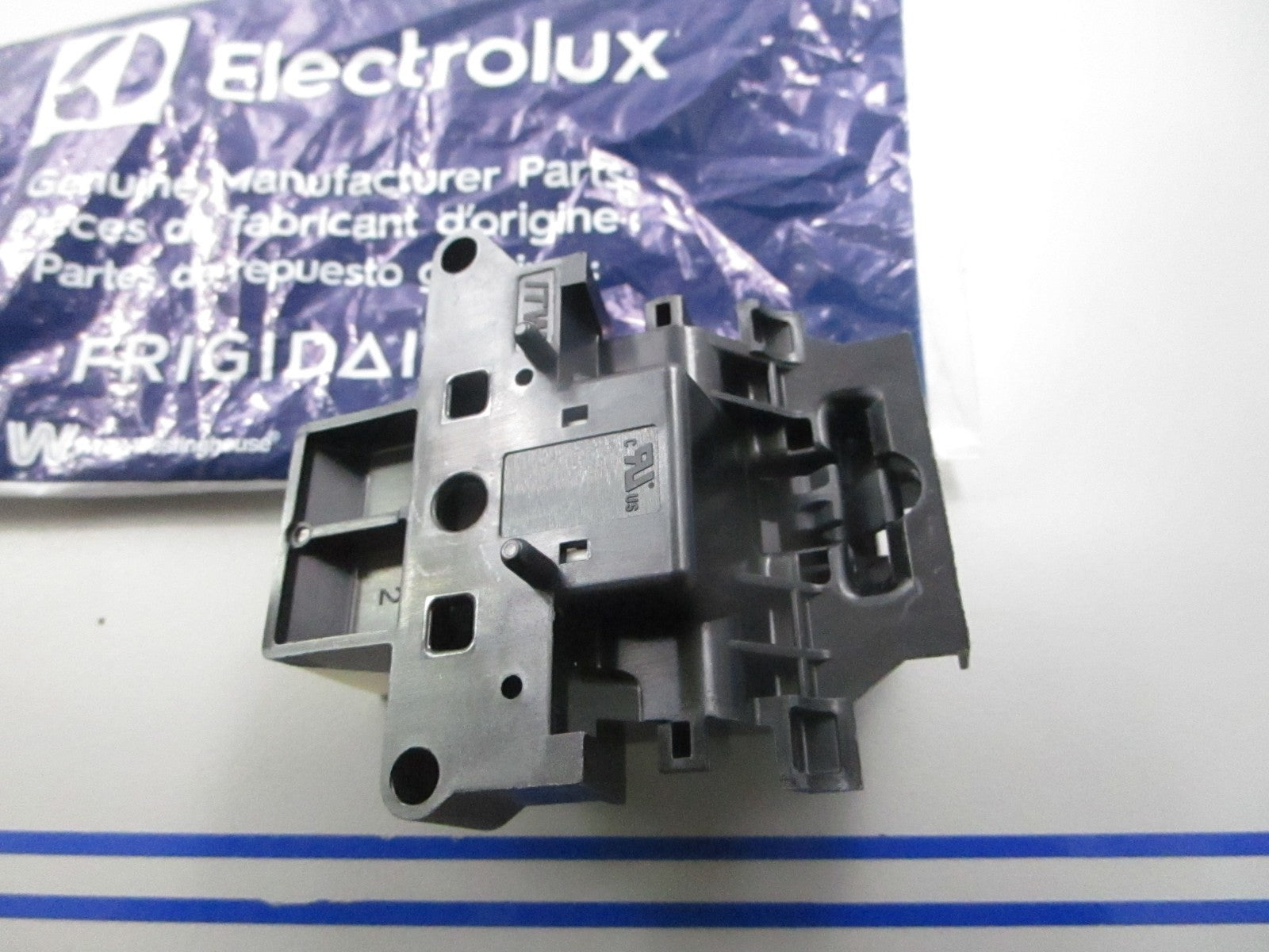 *NEW OEM* 0810 Electrolux Door Latch Assembly 5304516818