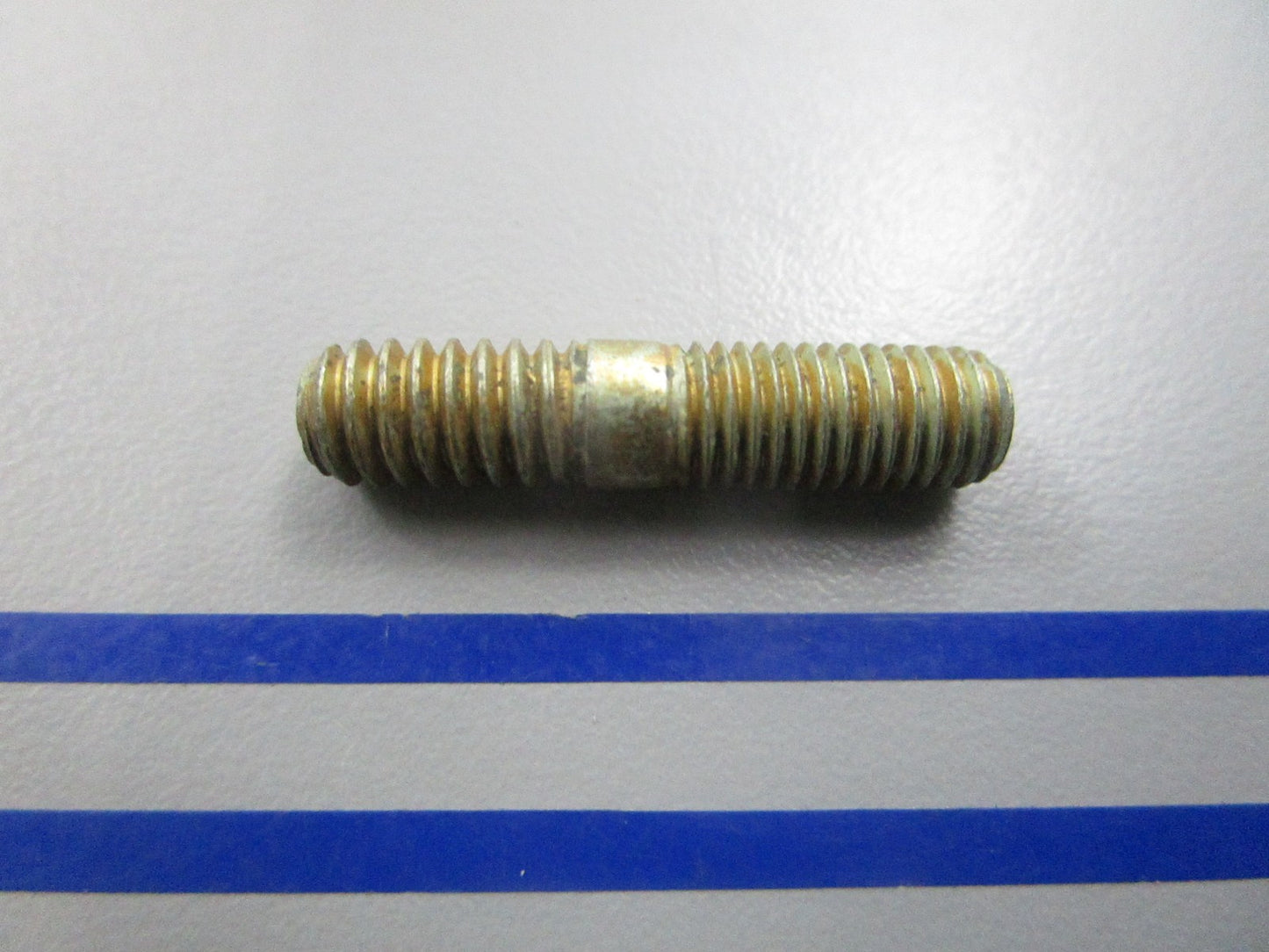 NEW OEM 314956 0314956 OMC Johnson Evinrude Stud 0810