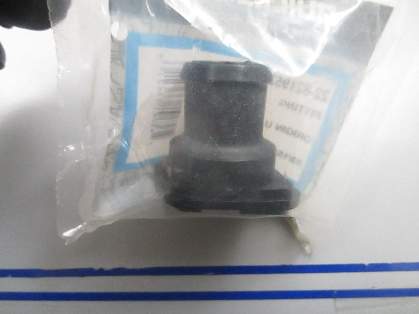 *NEW OEM* 0810 Mercury Quicksilver Fitting 22-821952