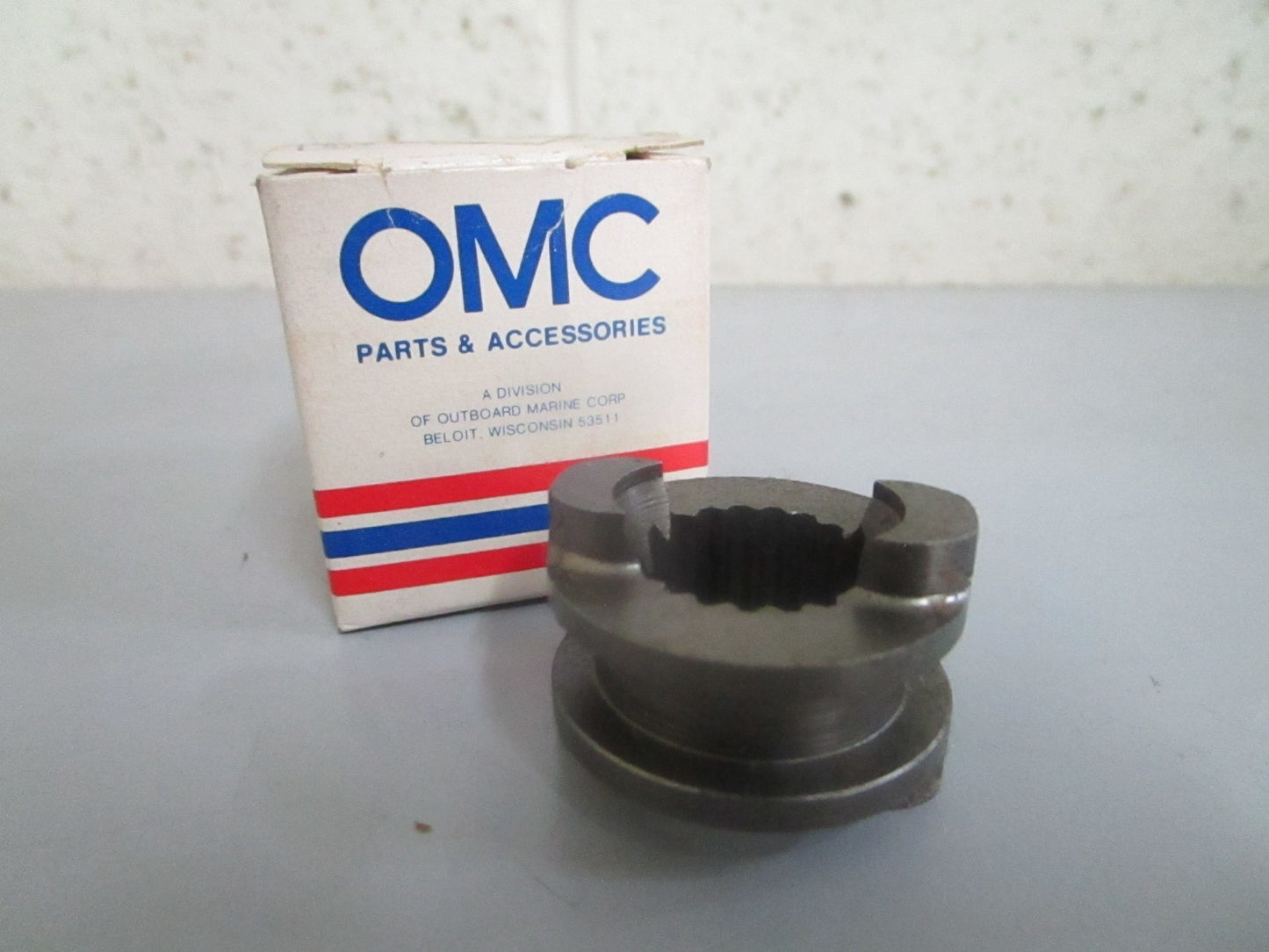 *NEW OEM* 0820 OMC Johnson Evinrude Clutch Dog 325013 0325013