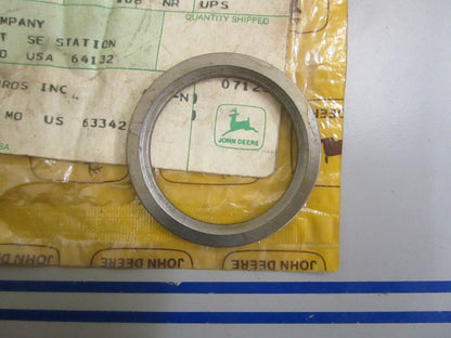 *NEW OEM* 0820 John Deere Washer R34295