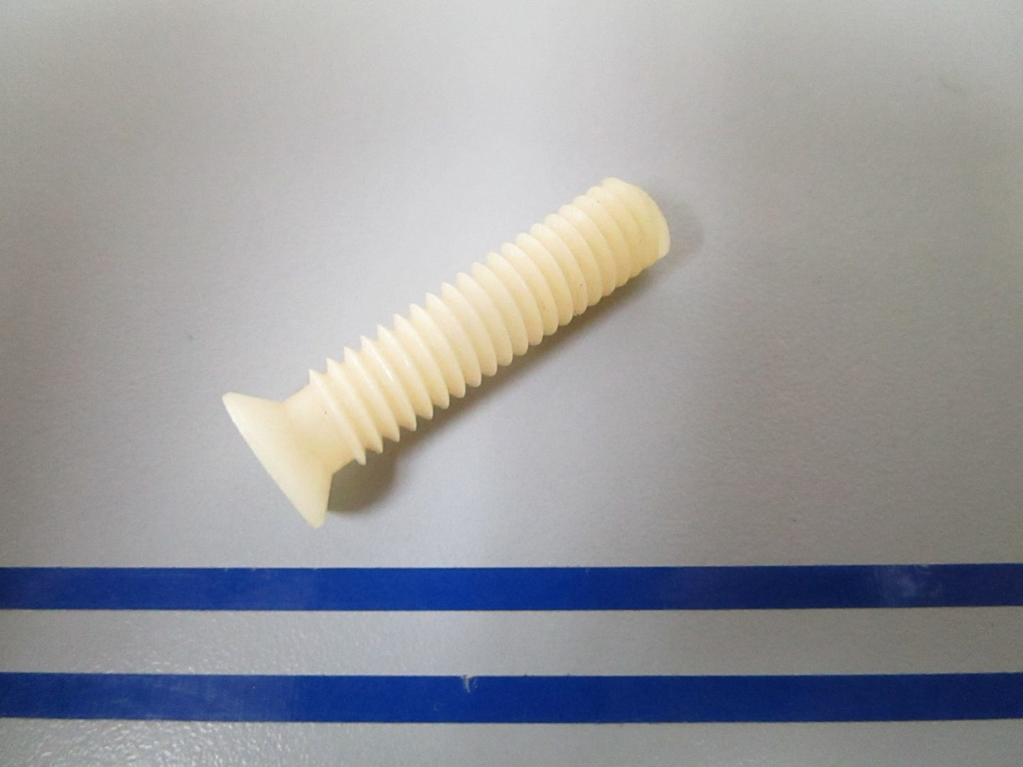 NEW OEM 312068 0312068 OMC Johnson Evinrude Screw 0810