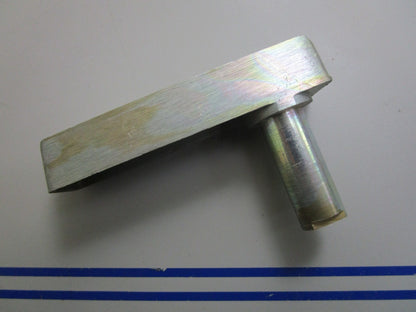 *NEW OEM* 0820 OMC Johnson Evinrude Latch Handle 330647 0330647