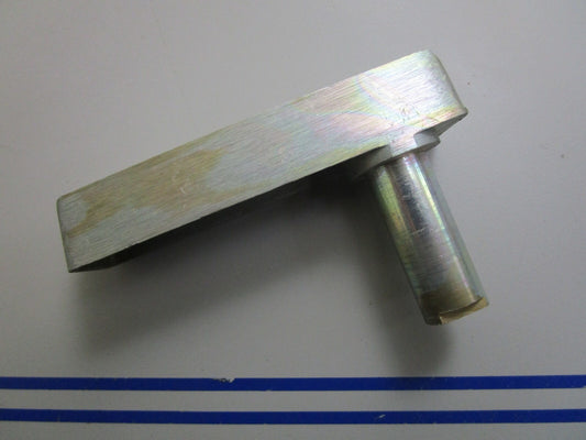 *NEW OEM* 0820 OMC Johnson Evinrude Latch Handle 330647 0330647