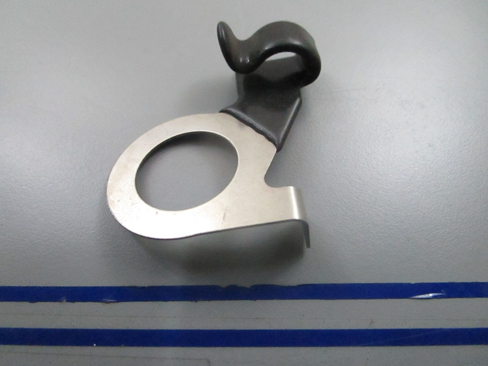 *NEW OEM* 0810 OMC Johnson Evinrude Cable Clamp 352102 0352105