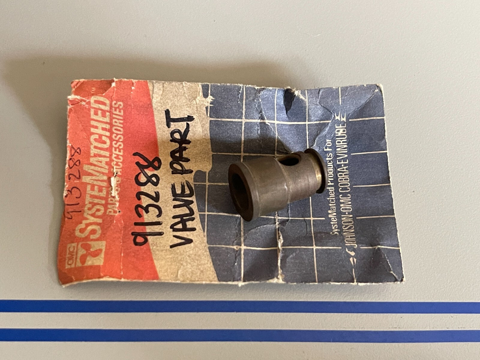 *NEW OEM* 0810 OMC Johnson Evinrude Seat Valve 913288 0913288