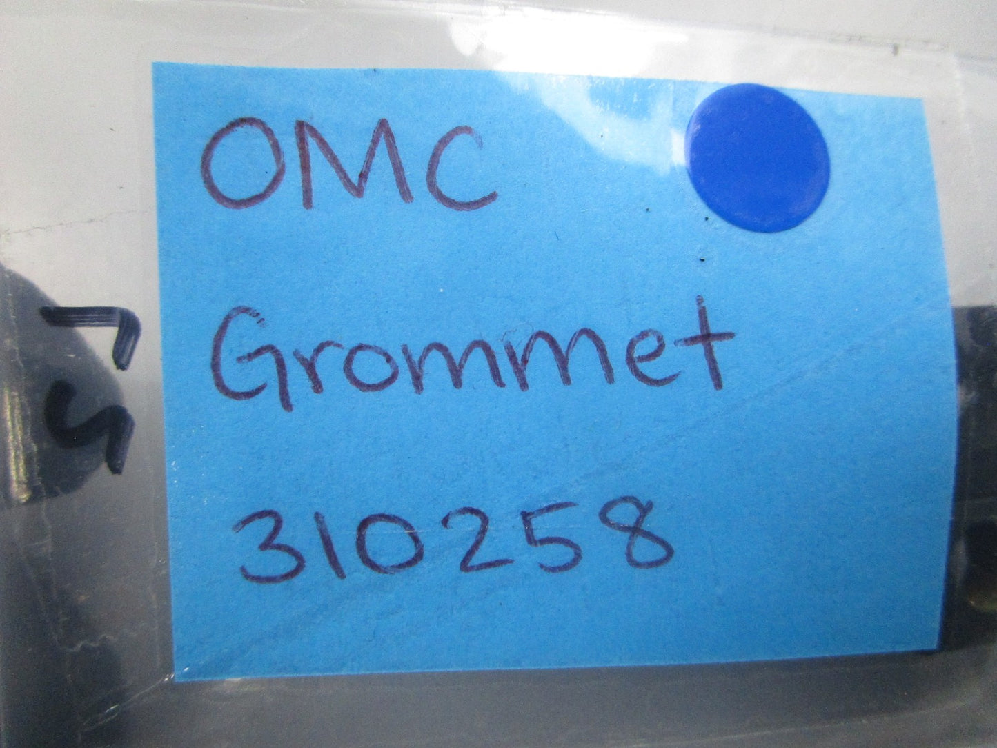 NEW OEM (LOT OF 2) 310258 0310258 OMC Johnson Evinrude Grommet 0810