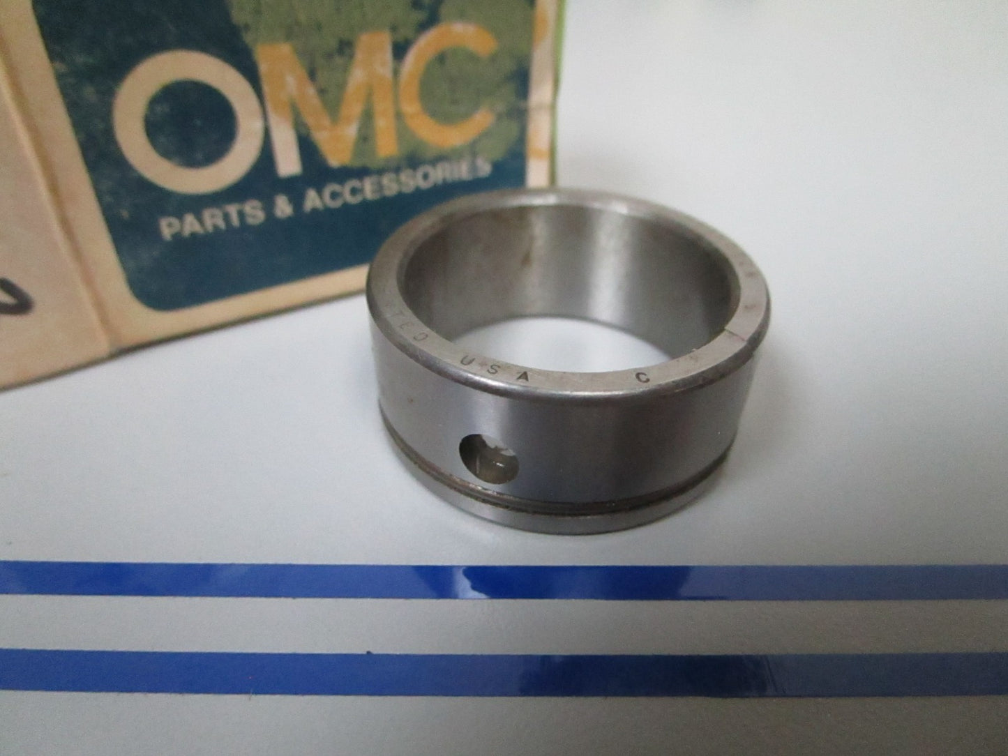 NEW OEM 318863 0318863 OMC Johnson Evinrude Center Bearing Split Sleeve 0720
