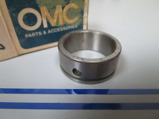 NEW OEM 318863 0318863 OMC Johnson Evinrude Center Bearing Split Sleeve 0720