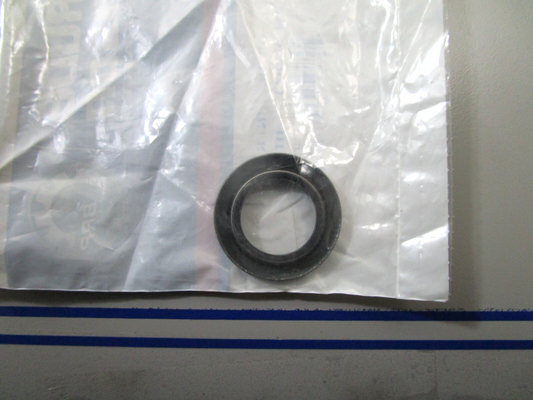 *NEW OEM* 0810 OMC Johnson Evinrude Oil Retainer 329923 0329923