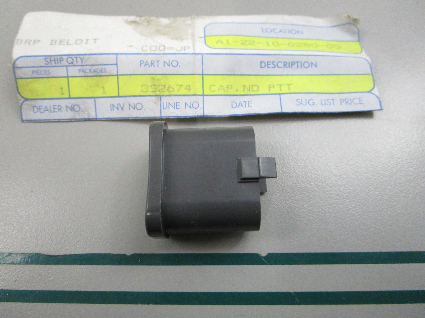 NEW OEM 352674 0352674 OMC Johnson Evinrude Cap 0810