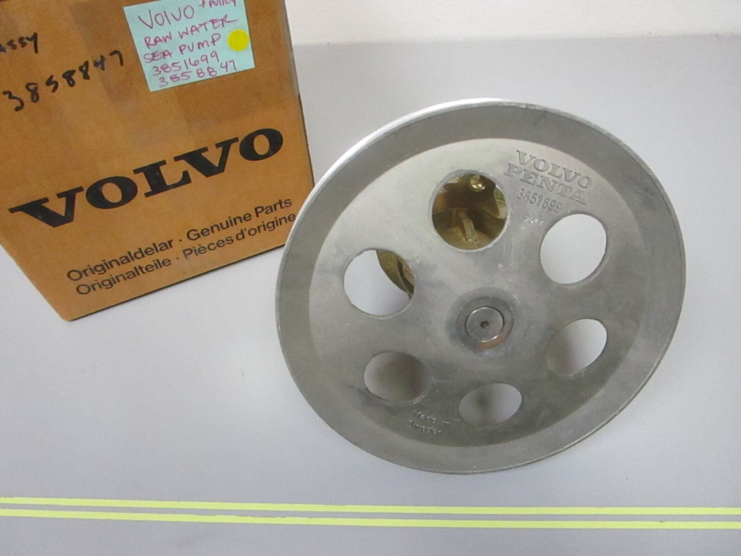 *NEW OEM* 0720 Volvo Penta Raw Water Sea Pump & Pulley Assembly 3851699 3858847