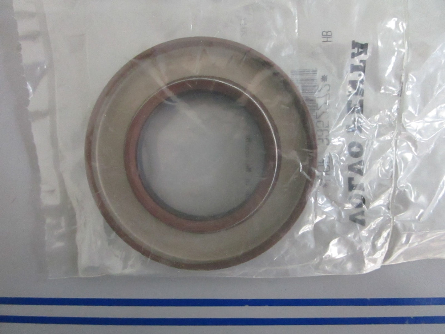 *NEW OEM* 0820 Volvo Penta Oil Seal 3852272
