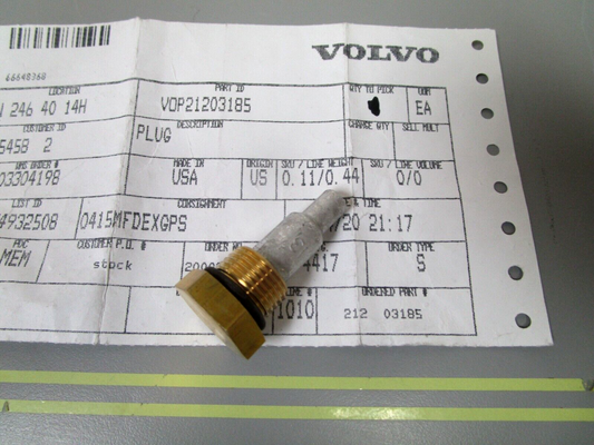 *NEW OEM* 0720 Volvo Penta Plug 21203185