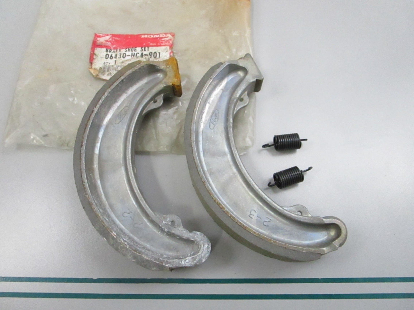 NEW OEM 06430-HC4-901 Honda Brake Shoe Set 0810