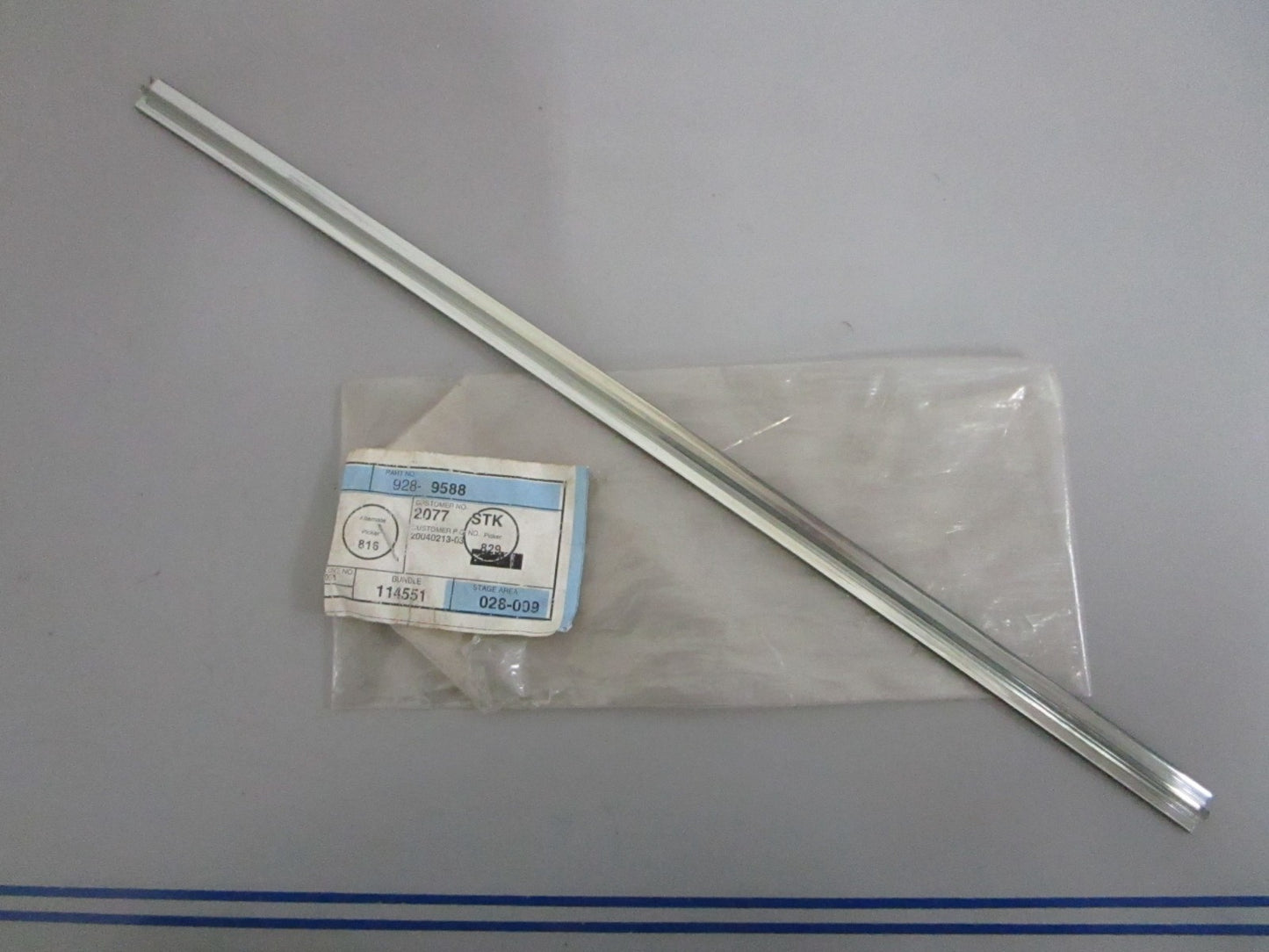 NEW OEM 9289588 Saab Molding Insert 0820