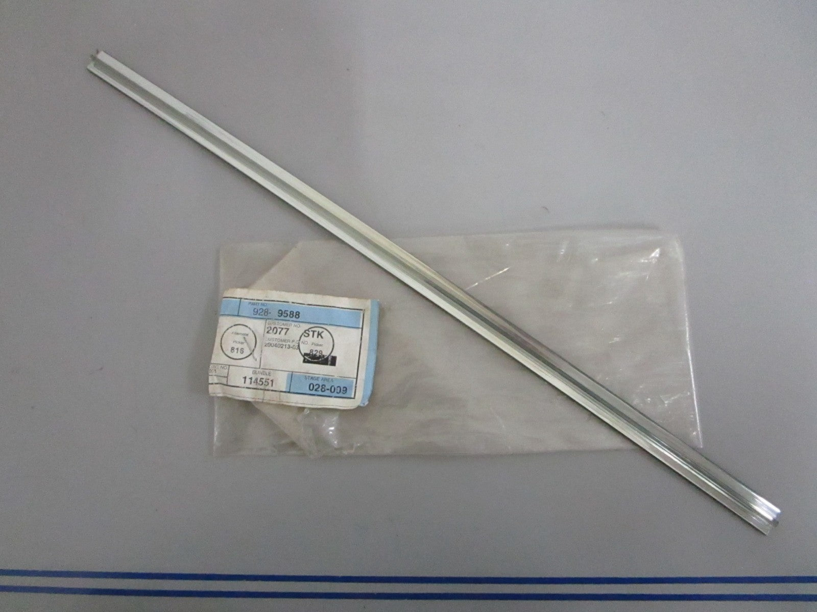 NEW OEM 9289588 Saab Molding Insert 0820