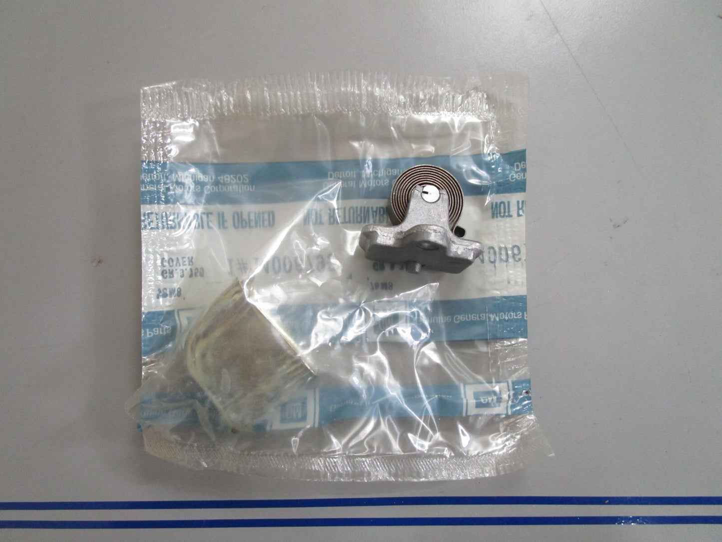 *NEW OEM* 0810 OMC Johnson Evinrude Thermostat & Housing 986507 0986507