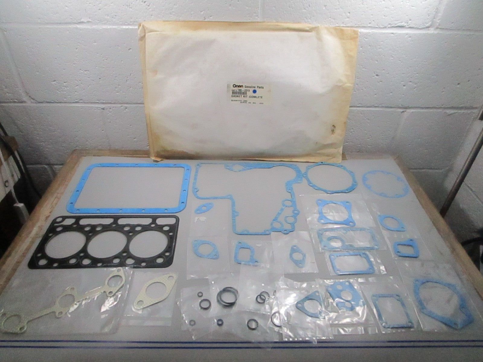 NEW OEM Onan 185-2313 Gasket Set 0720