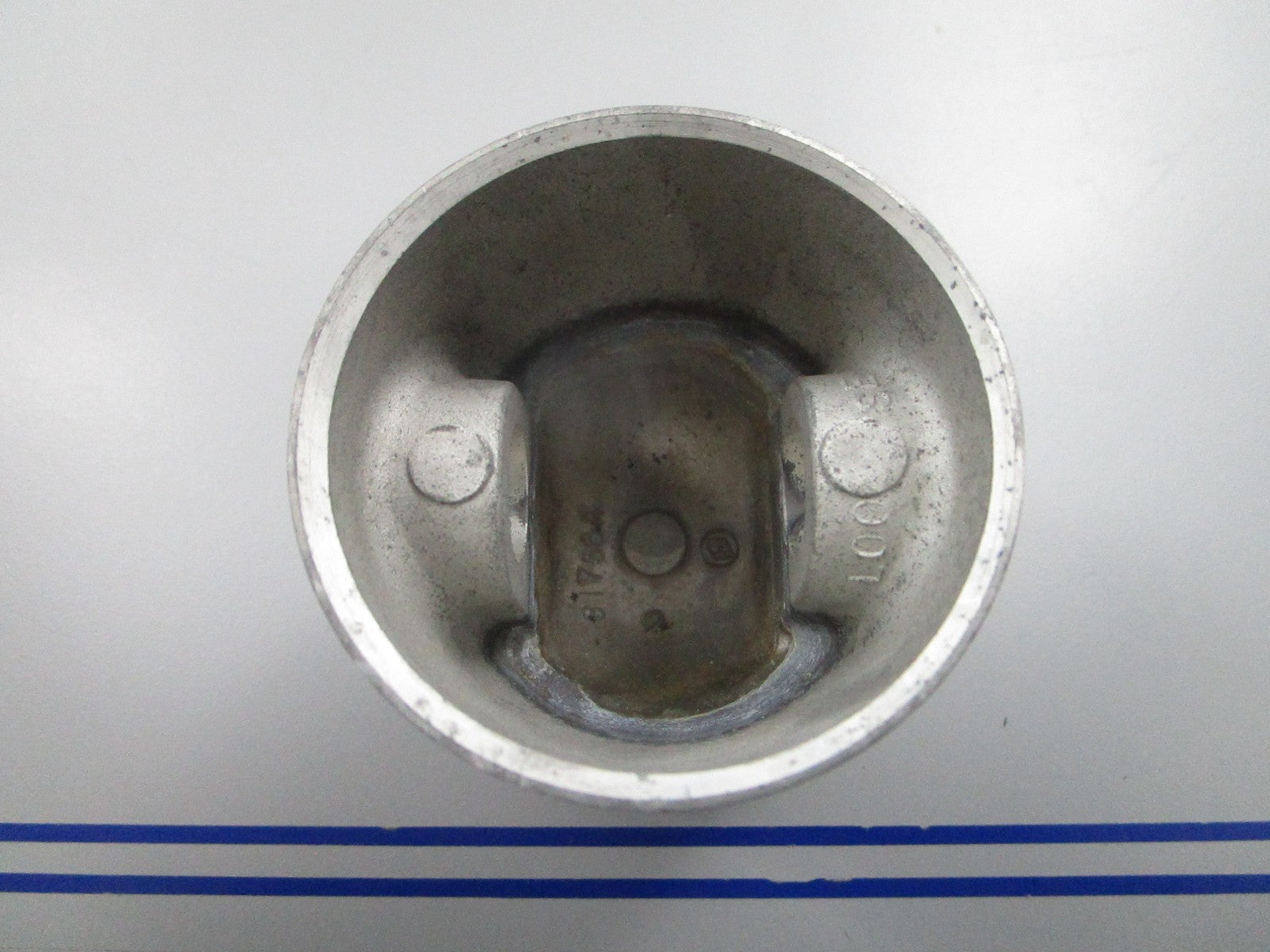 NEW OEM 385348 0385348 317564 0317564 OMC Johnson Evinrude Piston 0810