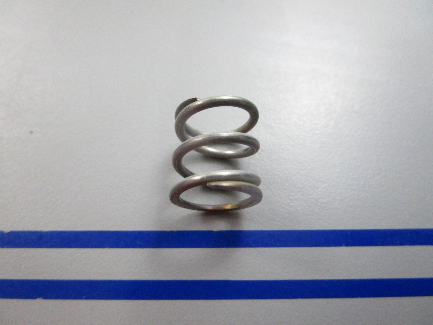 NEW OEM 336179 0336179 OMC Johnson Evinrude Spring 0810