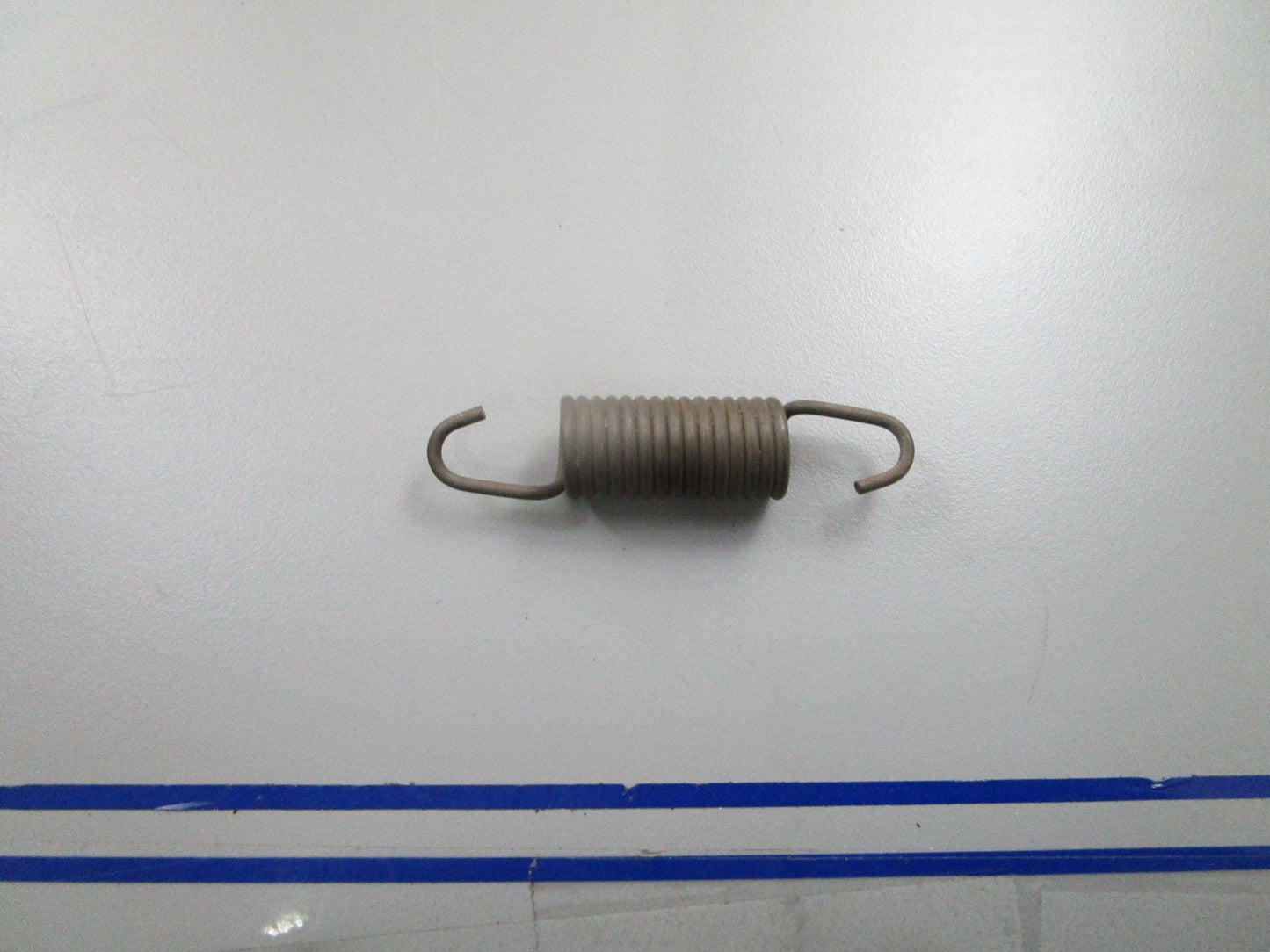 *NEW OEM* 0810 OMC Johnson Evinrude Spring 338489 0338489