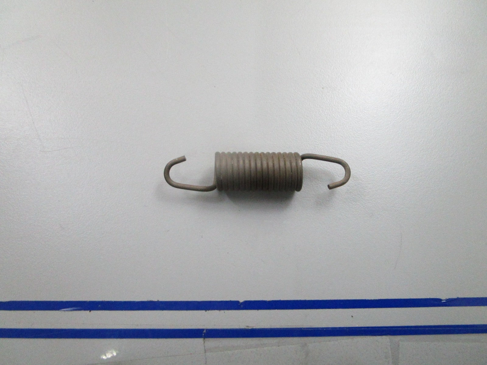 *NEW OEM* 0810 OMC Johnson Evinrude Spring 338489 0338489