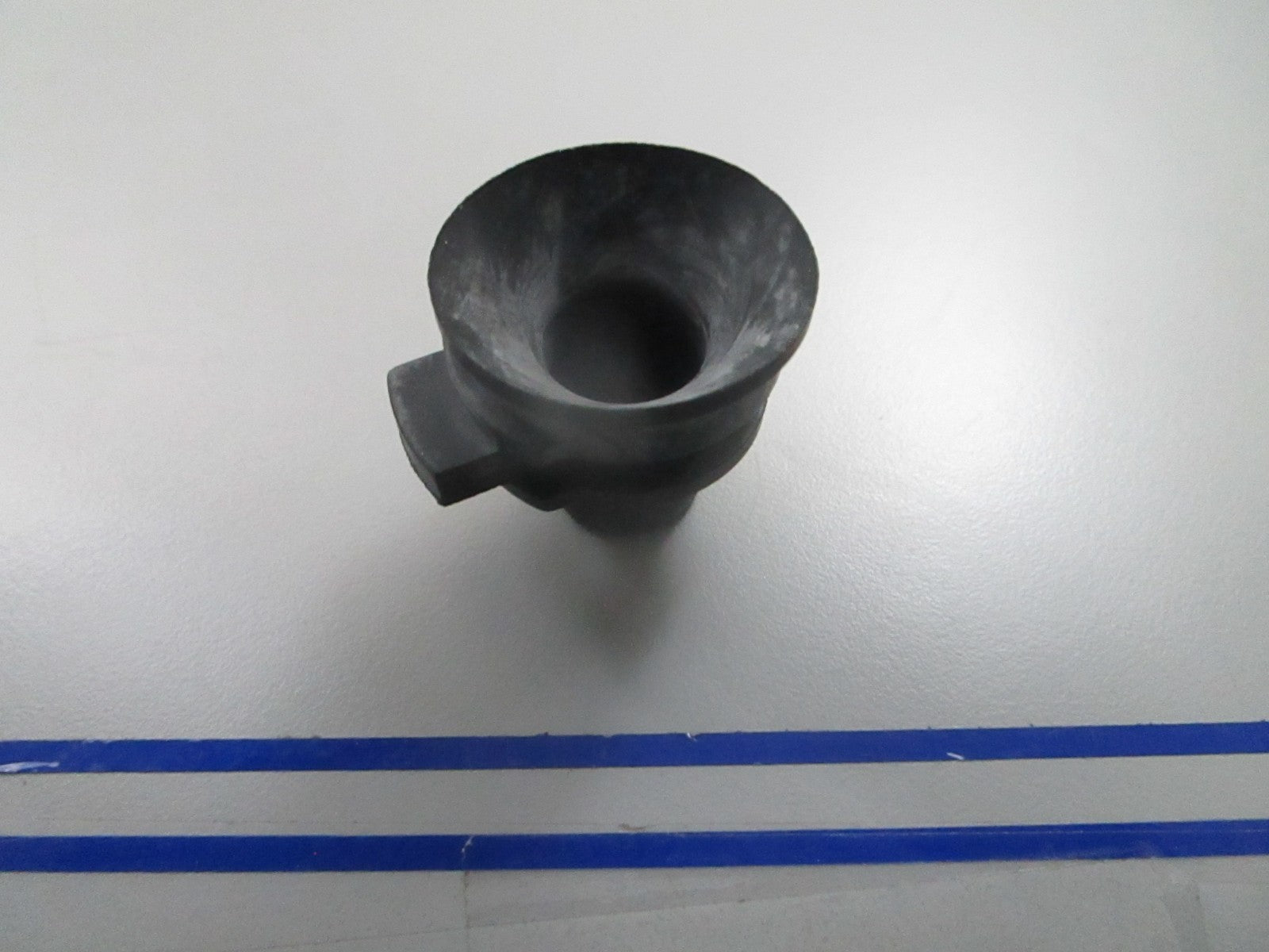 *NEW OEM* 0810 OMC Johnson Evinrude Grommet 339717 0339717