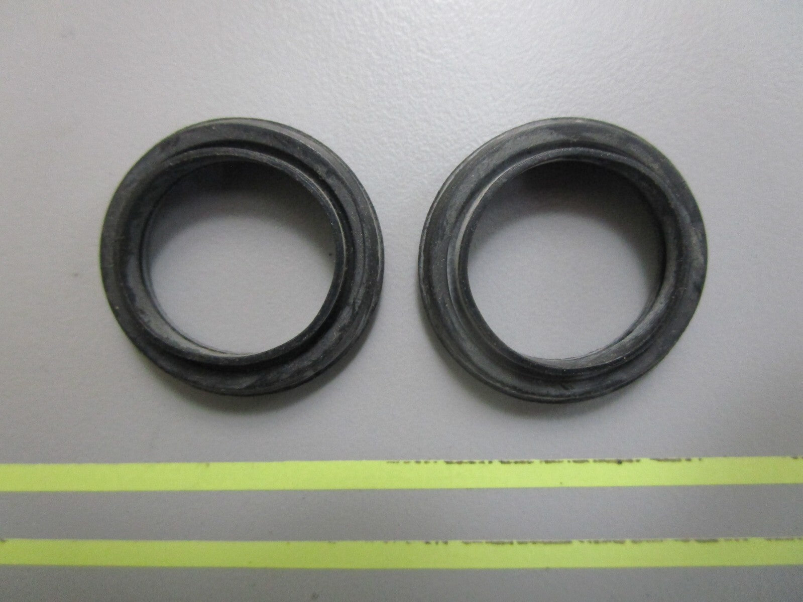 *NEW OEM* (LOT OF 2) 0810 OMC Johnson Evinrude Thermostat Seal 310058 0310058